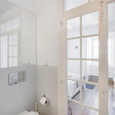 Updated Fully Equipped Comfortable With Sea View Apartment Lissabon