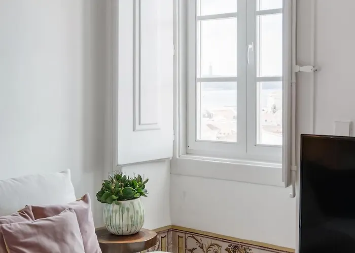 Apartment Updated Fully Equipped Comfortable With Sea View Lissabon