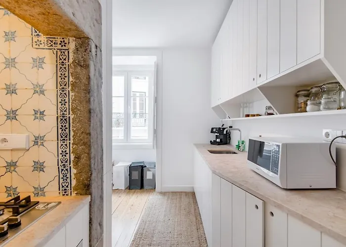 Apartment Updated Fully Equipped Comfortable With Sea View Lissabon