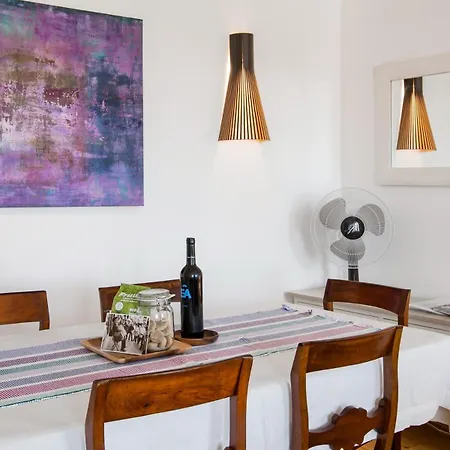Stunning Views - Authentic Living Apartment *