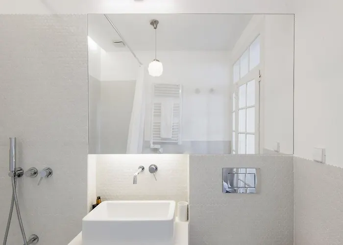 Updated Fully Equipped Comfortable With Sea View