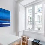Updated Fully Equipped Comfortable With Sea View Lägenhet