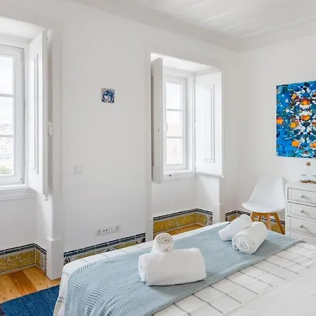 Updated Fully Equipped Comfortable With Sea View Lisboa