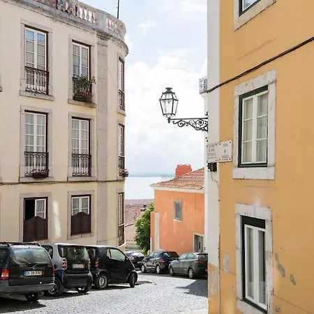 Stunning Views - Authentic Living Apartment Lisbon