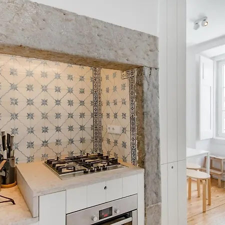 Stunning Views - Authentic Living Apartment *